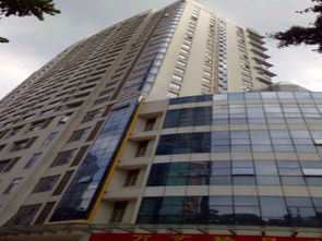 萬(wàn)藝國(guó)際精品廣場(chǎng)深度解析 商業(yè)特色、潛在不足與周邊房產(chǎn)經(jīng)紀(jì)人評(píng)價(jià)